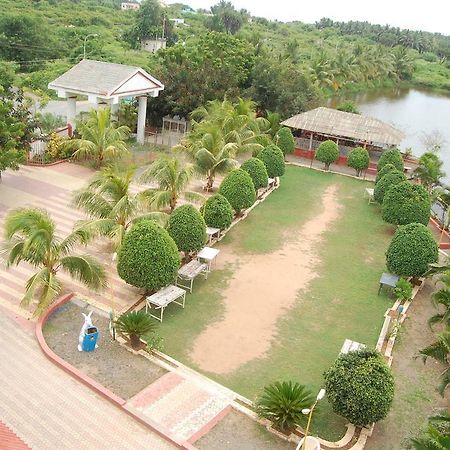 Hotel Krishna Park Resort 迪乌 外观 照片