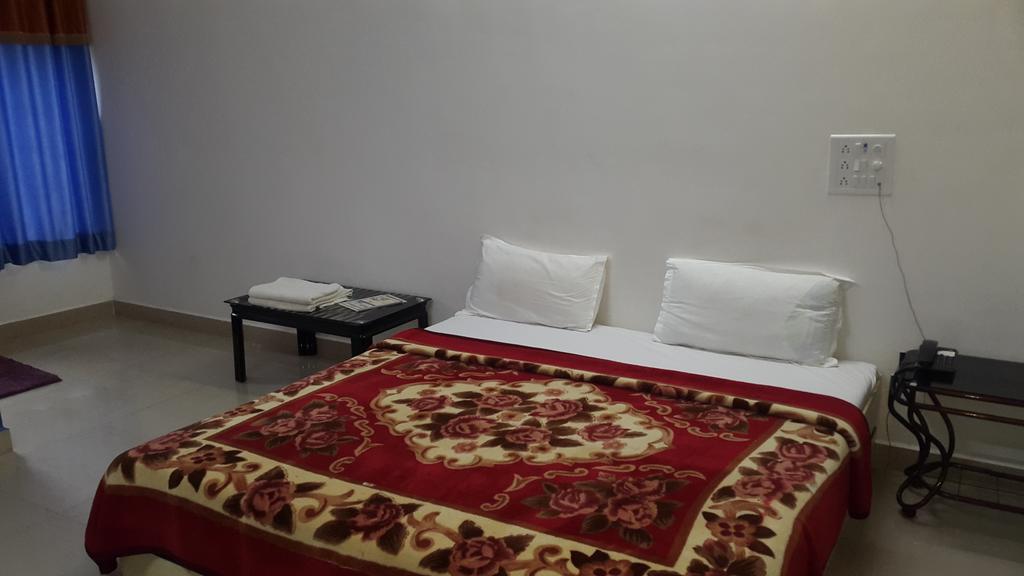 Hotel Krishna Park Resort 迪乌 客房 照片
