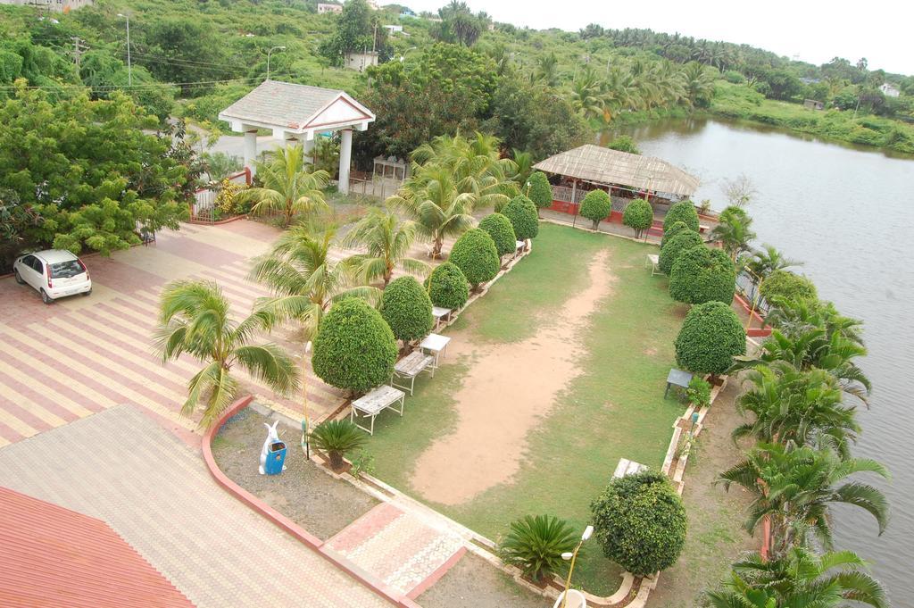 Hotel Krishna Park Resort 迪乌 外观 照片