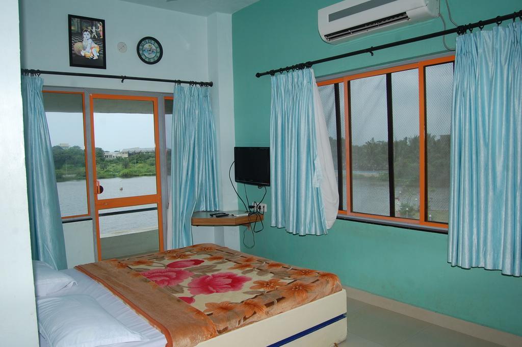 Hotel Krishna Park Resort 迪乌 客房 照片